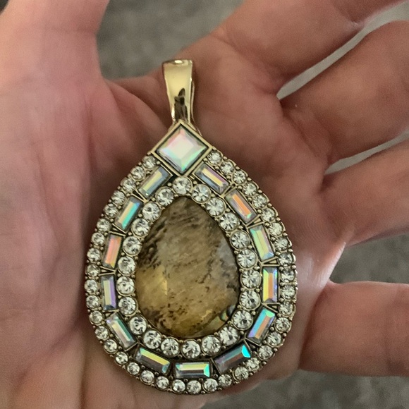 BEAUTIFUL New Premier Designs Gold Tone Pendant w/Wide Magnetic Closure Clasp - Picture 16 of 17